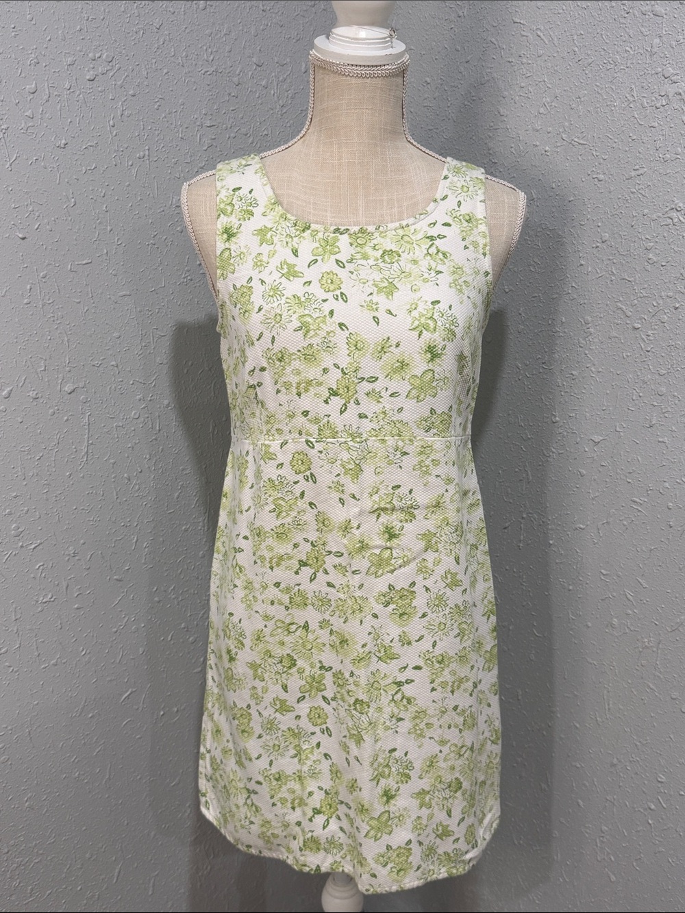 Vintage‎ Y2K Old Navy White Dress with Light Green Floral Size 6